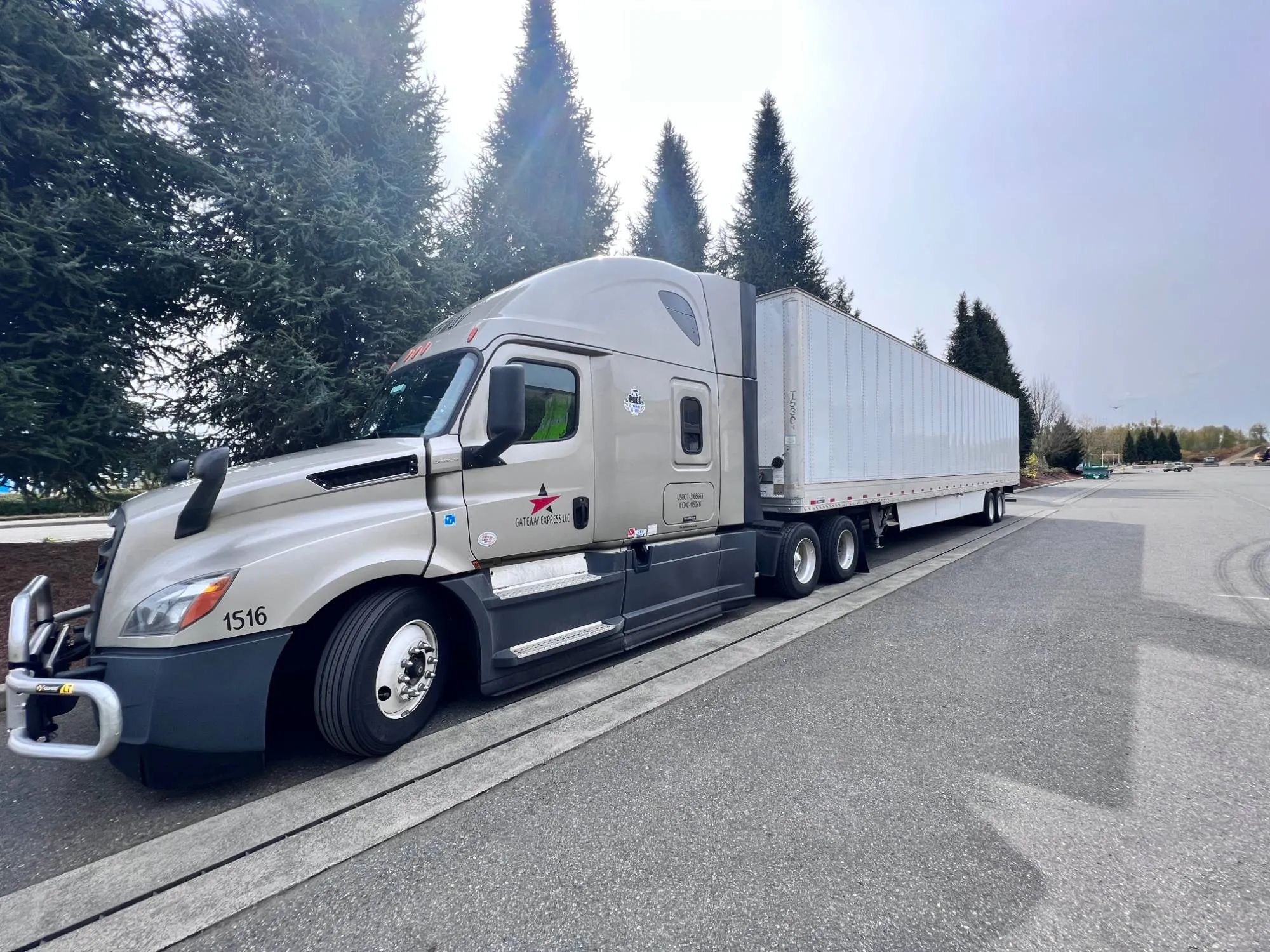 Gateway Express Freightliner Cascadia on the road
